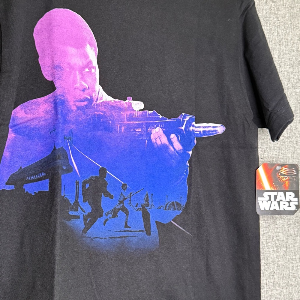 Star Wars Black and Blue Finn Graphic Tee Size Small NWT - Picture 1 of 5